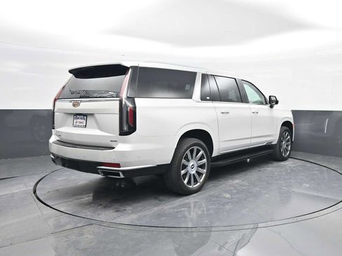 Used 2023 Cadillac Escalade ESV Premium Luxury Platinum image 8