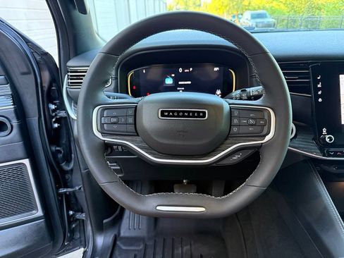 Used 2022 Jeep Wagoneer Series II AWD/4WD image 11