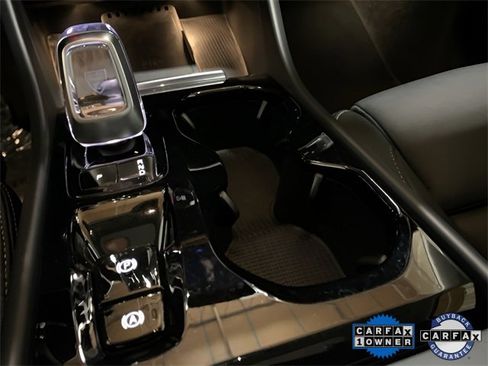 Used 2025 Volvo XC40 B5 Plus image 58