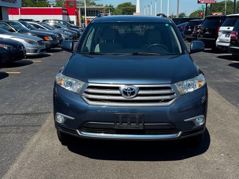Used 2013 Toyota Highlander Plus AWD/4WD image 2