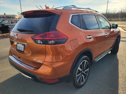 Used 2019 Nissan Rogue SL w/ Premium Package image 4