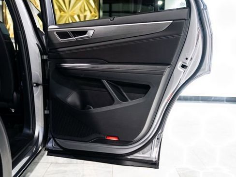 Used 2025 Volkswagen Atlas Cross Sport SE image 27