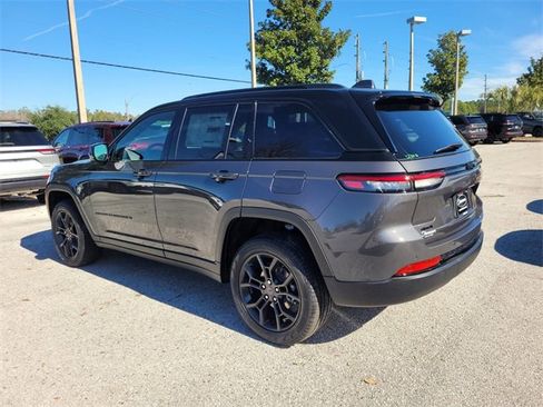 New 2025 Jeep Grand Cherokee Limited w/ Trailer Tow Package image 10