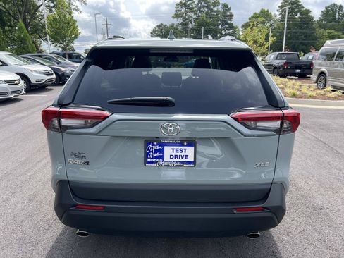 Used 2022 Toyota RAV4 XLE Premium FWD image 6