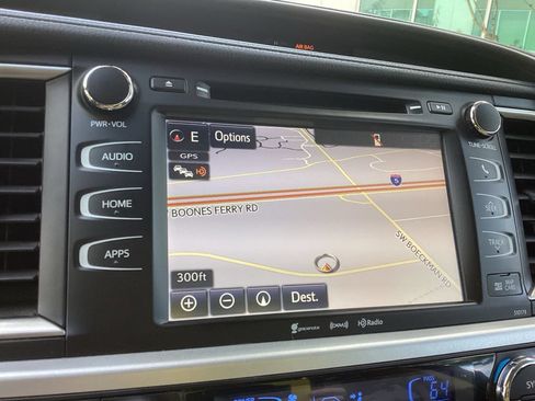 Used 2017 Toyota Highlander XLE AWD/4WD image 3