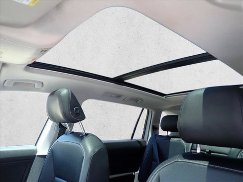 Used 2021 Volkswagen Tiguan SE w/ Panoramic Sunroof Package AWD/4WD image 14
