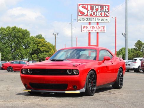Used 2019 Dodge Challenger R/T Scat Pack w/ Shaker Package RWD image 7