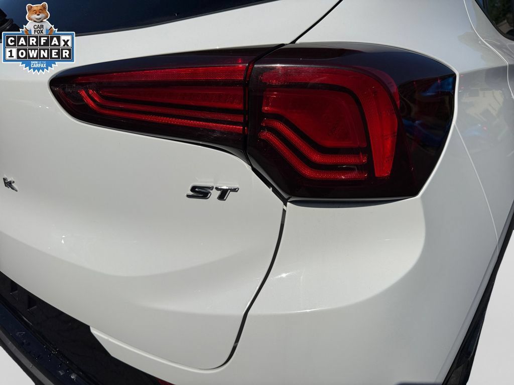 Used 2024 Buick Encore GX Sport Touring AWD/4WD image 17