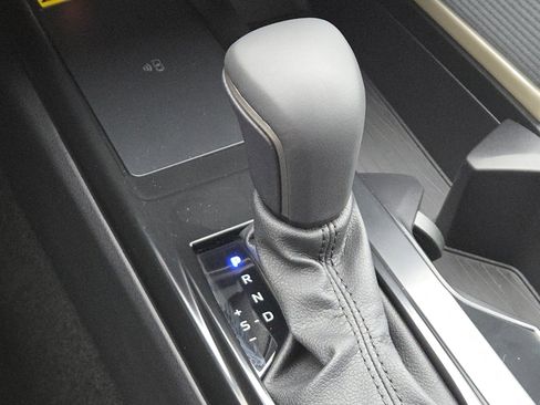 Used 2025 Toyota Camry SE w/ Convenience Package image 28