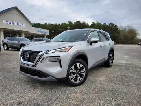 Used 2023 Nissan Rogue SV image 1