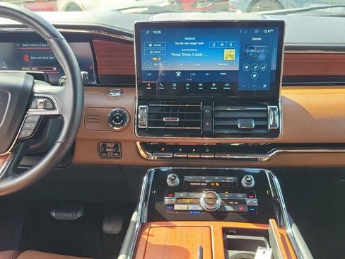 Certified 2023 Lincoln Navigator Reserve AWD/4WD image 22