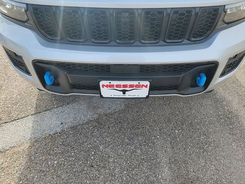 New 2025 Jeep Grand Cherokee Limited 4xe AWD/4WD image 3
