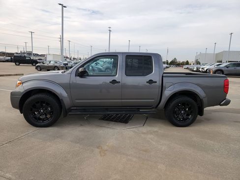 Used 2021 Nissan Frontier SV w/ Midnight Edition Floor Mats image 8