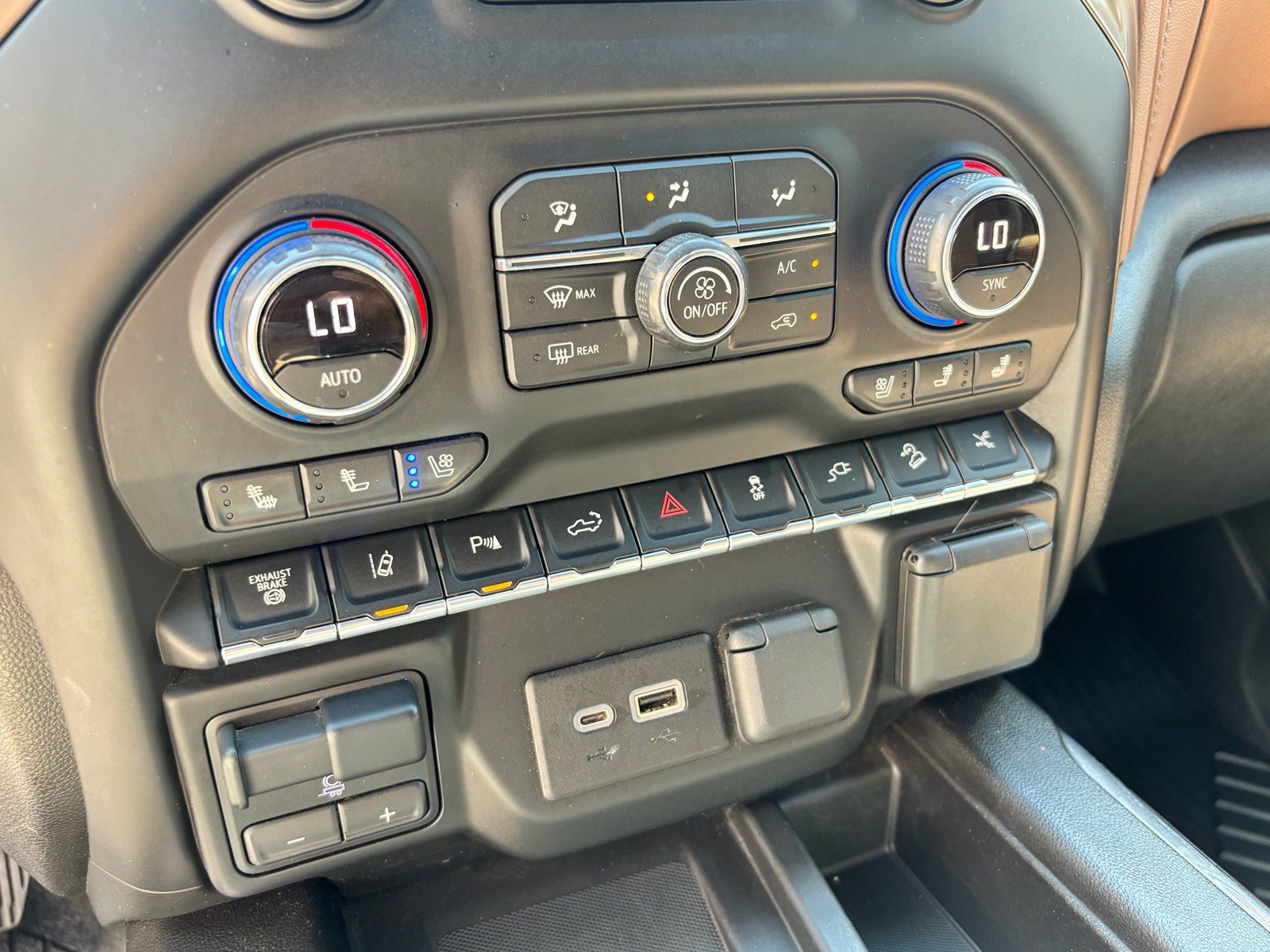 Used 2021 Chevrolet Silverado 2500 High Country w/ Z71 Off-Road Package AWD/4WD image 22