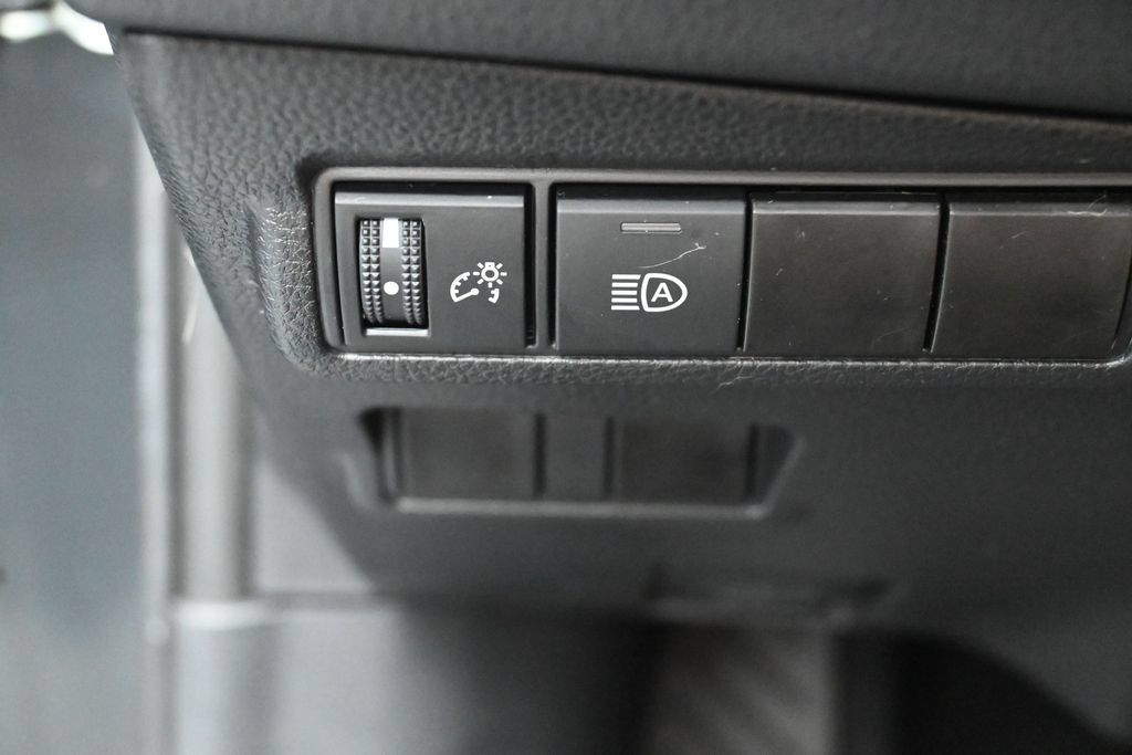 Used 2025 Toyota Corolla Cross LE FWD image 13