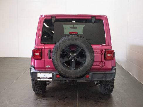 Used 2022 Jeep Wrangler Unlimited Sahara AWD/4WD image 5