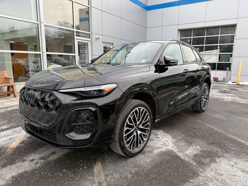 Used 2025 Audi SQ5 Premium Plus w/ Premium Plus Package image 2