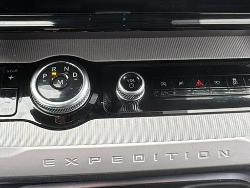 Used 2025 Ford Expedition Active image 18