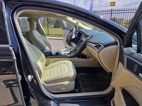 Used 2016 Ford Fusion SE image 18