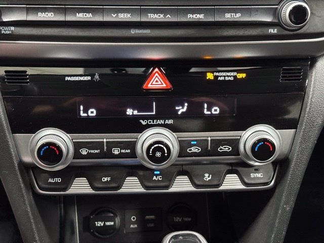 Used 2020 Hyundai Elantra SE w/ Cargo Package (C1) FWD image 16