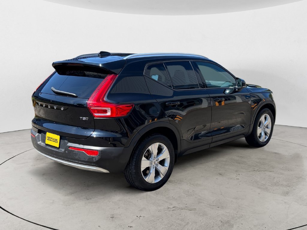 Used 2022 Volvo XC40 T5 Momentum AWD/4WD image 5