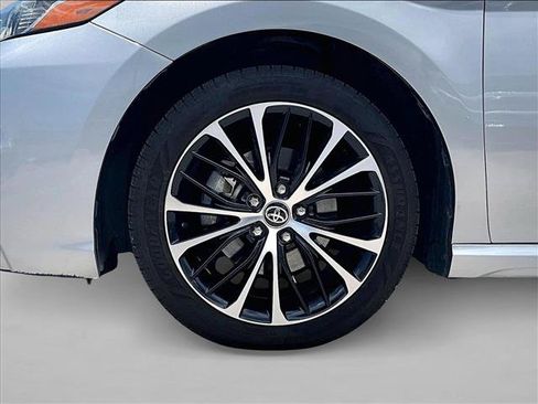 Used 2020 Toyota Camry SE FWD image 10