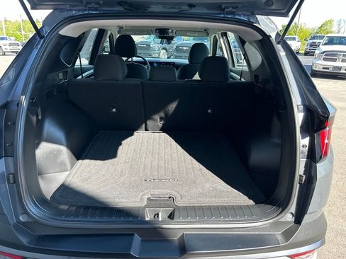 Used 2025 Hyundai Tucson SE AWD/4WD image 24