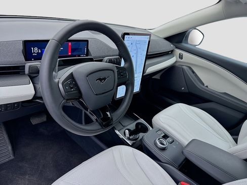 Used 2023 Ford Mustang Mach-E Premium image 7