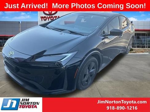 Used 2023 Toyota Prius LE FWD image 4