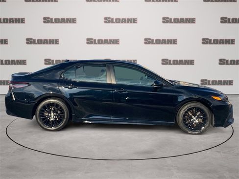 Used 2022 Toyota Camry SE image 6