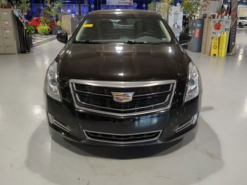 Used 2017 Cadillac XTS Luxury image 3