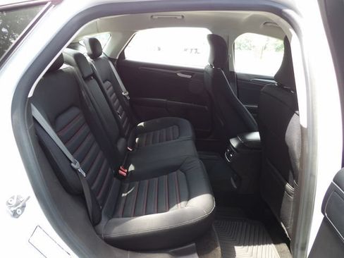Used 2016 Ford Fusion SE w/ Equipment Group 201A FWD image 11