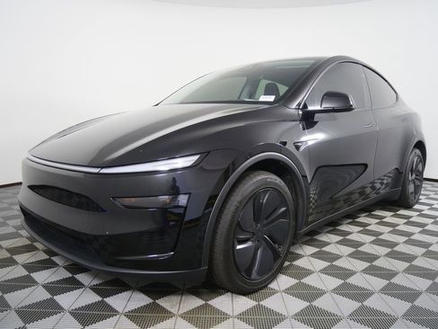 Used 2026 Tesla Model Y AWD image 7