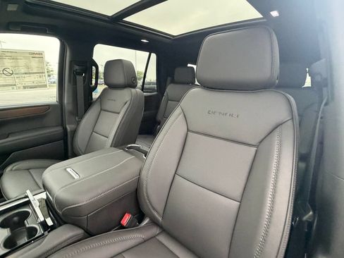 New 2026 GMC Yukon Denali w/ Sun & Power Step Package AWD/4WD image 32