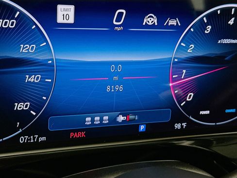 Used 2024 Mercedes-Benz E 350 4MATIC Sedan w/ Airmatic Package image 9