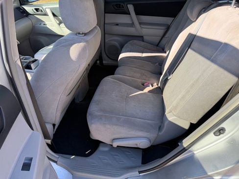 Used 2012 Toyota Highlander SE image 10