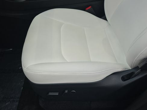 Used 2023 Tesla Model Y Performance AWD/4WD image 18