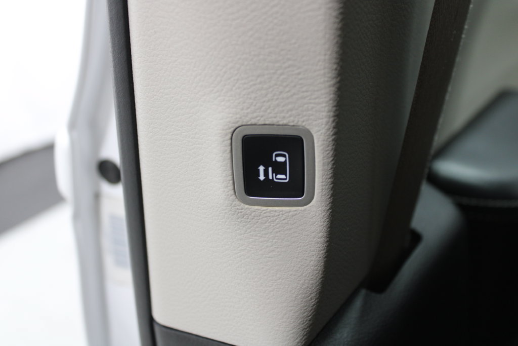 Used 2022 Chrysler Pacifica Touring-L FWD image 15