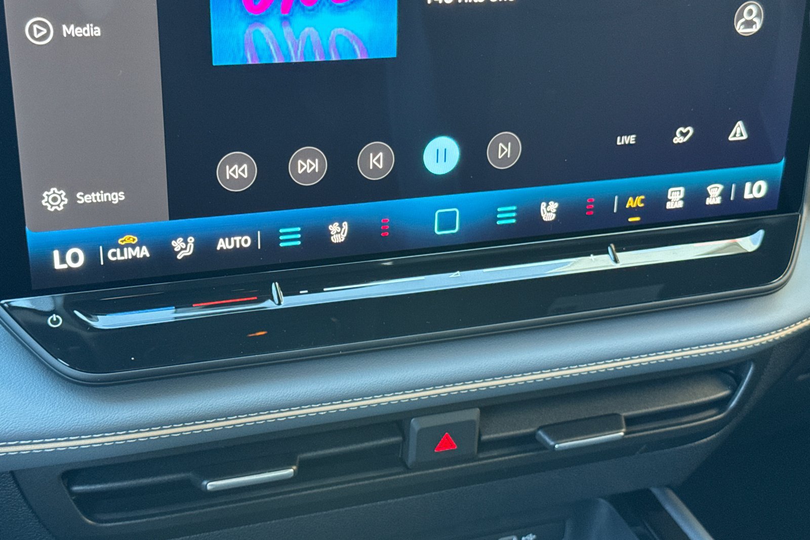 New 2027 Volkswagen Atlas SEL R-Line AWD/4WD image 22