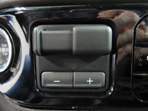 Used 2024 Chevrolet Silverado 2500 ZR2 w/ Technology Package image 72