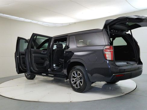 Used 2022 Chevrolet Suburban Z71 w/ Luxury Package image 11