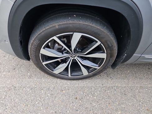 Used 2024 Volkswagen Atlas SEL Premium R-Line AWD/4WD image 3
