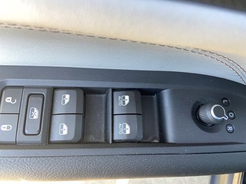 Used 2025 Jeep Compass Limited AWD/4WD image 39