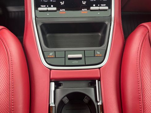 Used 2023 Porsche Panamera image 28