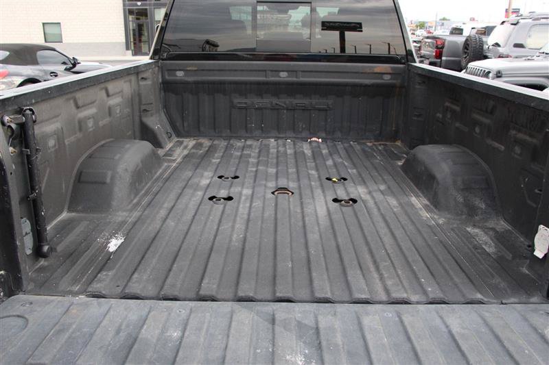 Used 2022 GMC Sierra 2500 Denali w/ Denali Black Diamond Edition AWD/4WD image 43