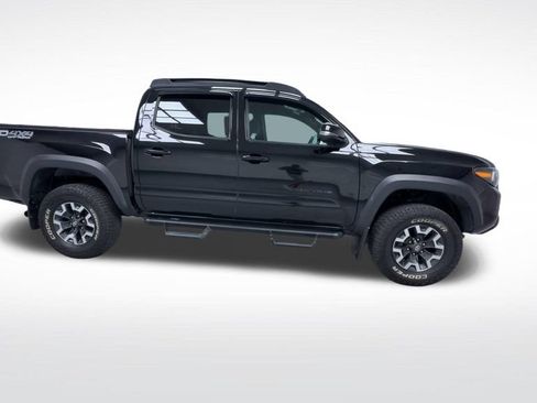Certified 2023 Toyota Tacoma TRD Off-Road AWD/4WD image 10