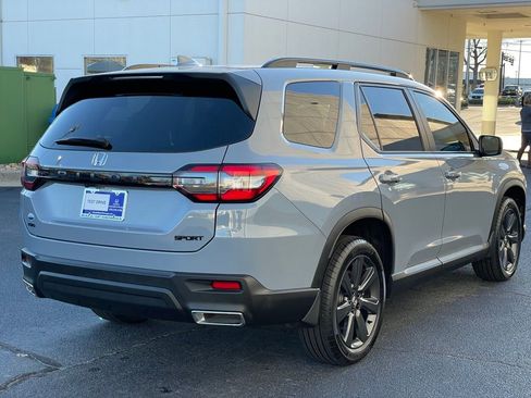 Certified 2025 Honda Pilot Sport image 6