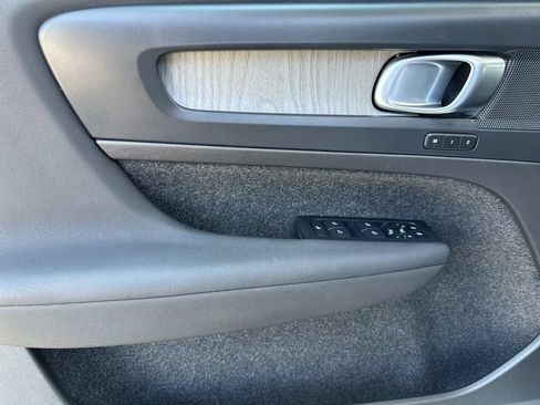 Used 2023 Volvo XC40 B4 Core w/ Convenience Package FWD image 10