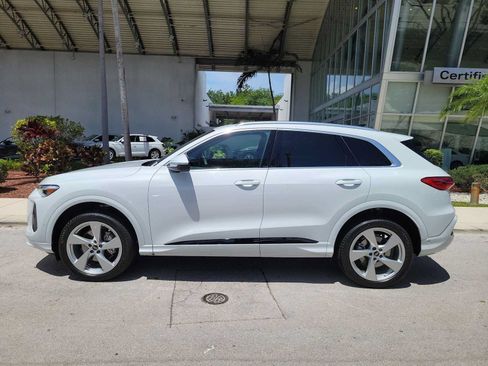 Certified 2025 Audi Q5 Premium Plus w/ Premium Plus AWD/4WD image 17