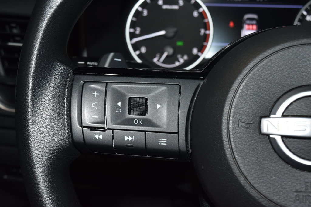 Used 2023 Nissan Rogue SV AWD/4WD image 7